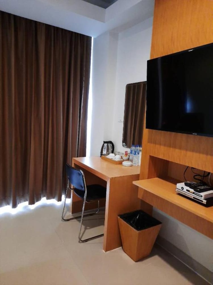 Family Room, 2 Bedrooms - Photo 4