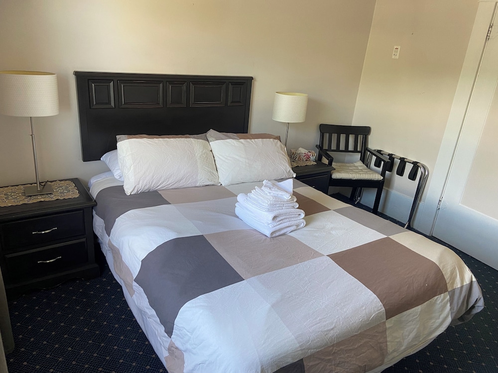 Economy Room, Shared Bathroom