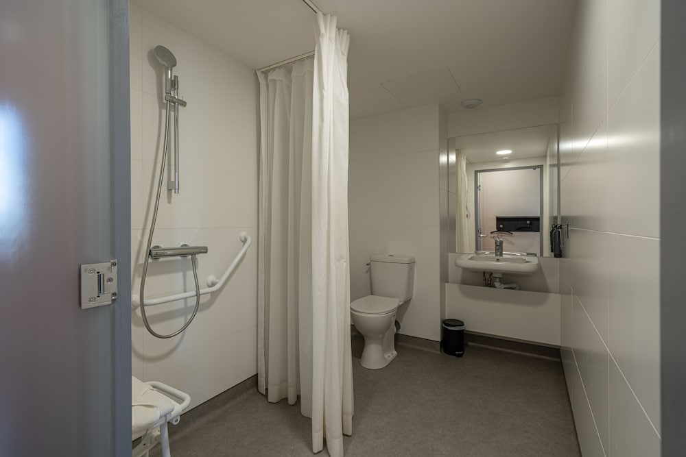 Standard Room, Accessible - Photo 2