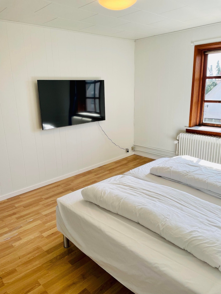 Budget double rooms with *shared* bathroom