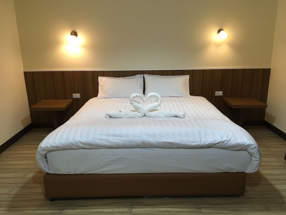 Deluxe Double Room, 1 King Bed photo 3