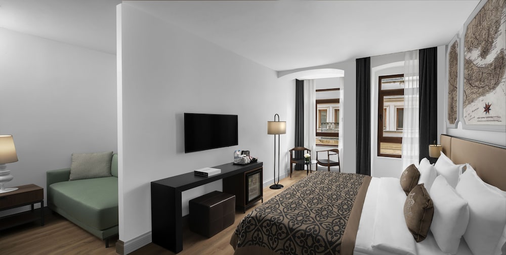 Deluxe Family Room photo 1