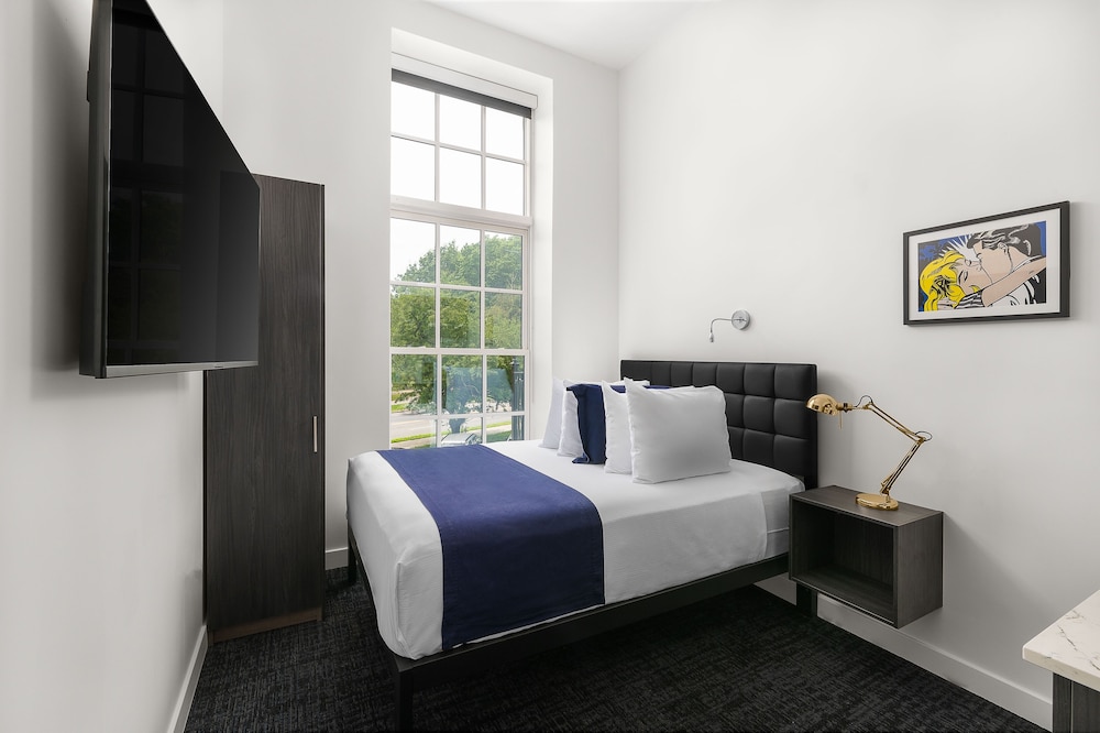Deluxe Studio (2nd Floor / Unit 207) photo 1