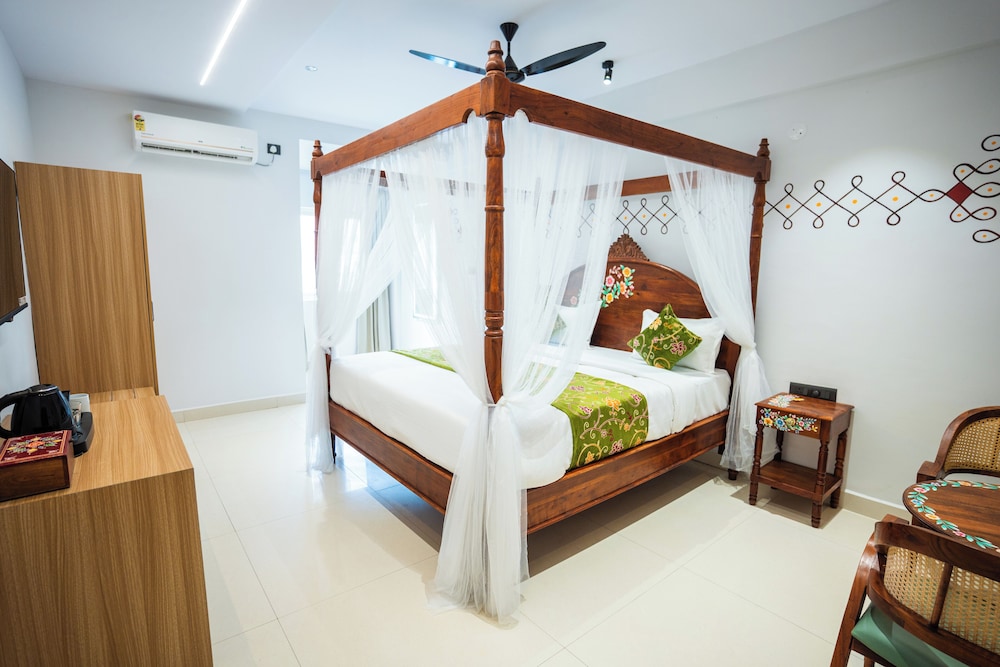 Deluxe Double Room, 1 King Bed, City View