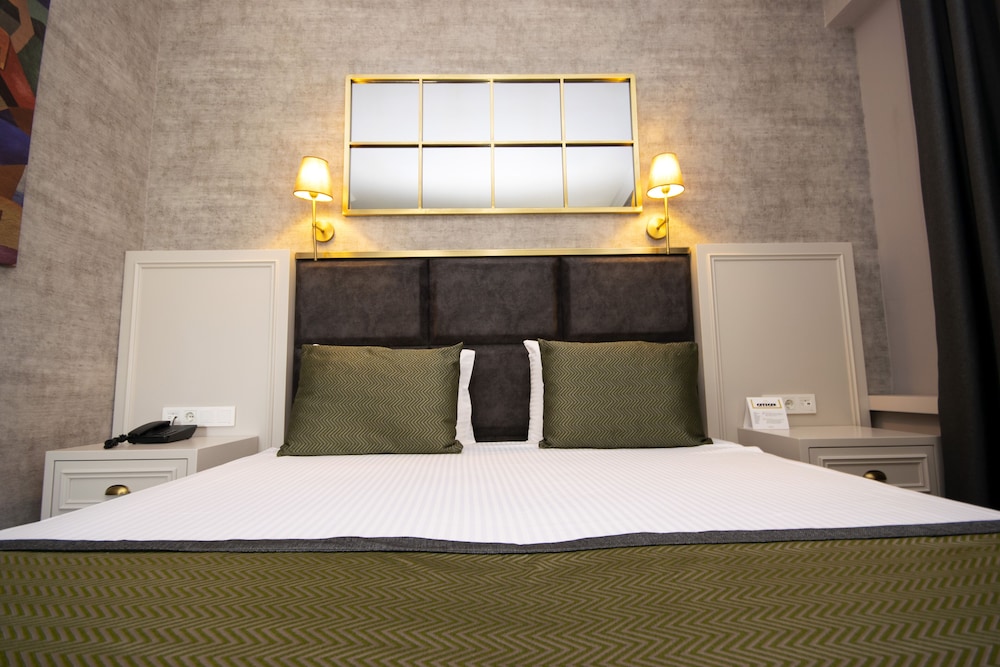 Corner Suite - Photo 4