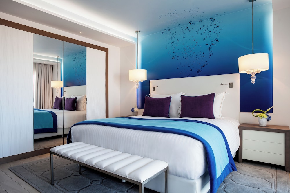 Deluxe Room with Twin Beds, Side Ocean View photo 2