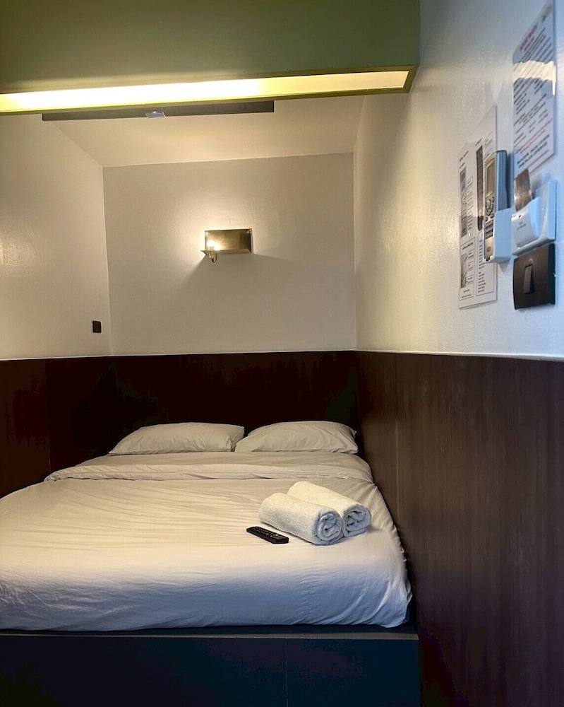Family Quadruple Room, Non Smoking, No Windows photo 3