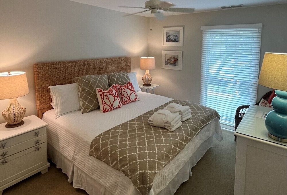 Villa, Multiple Beds, Kitchen (942 Cutter Court)