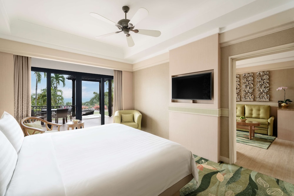 Deluxe Suite, 1 King Bed, Sea View
