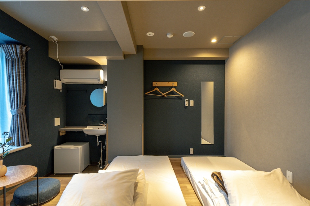 Basic Twin Room, 2 Twin Beds, Non Smoking, Private Bathroom photo 3