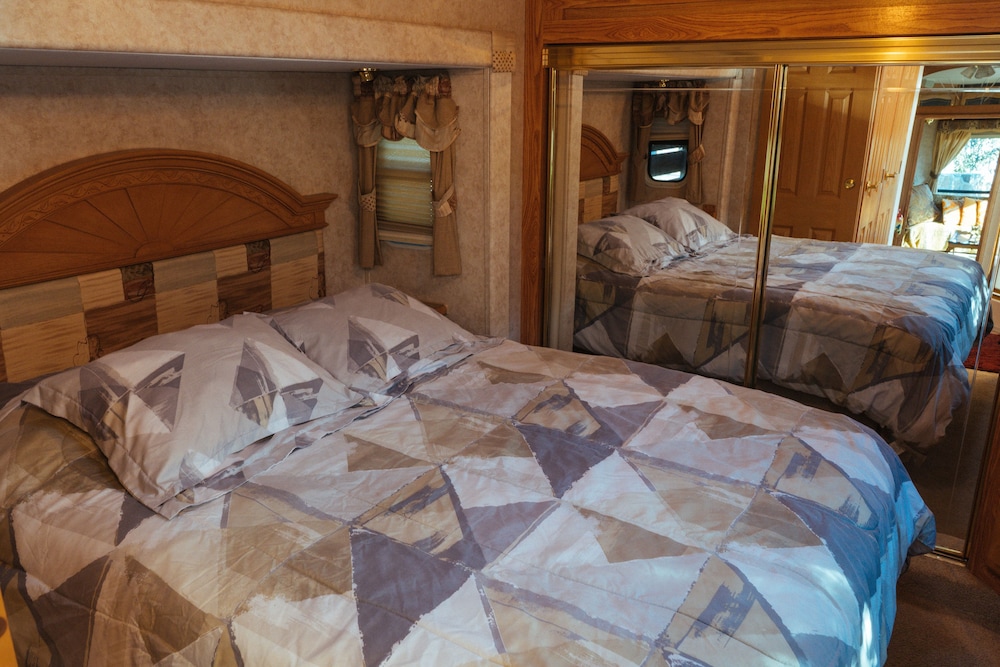 Mobile Home, 1 Queen Bed with Sofa bed photo 1