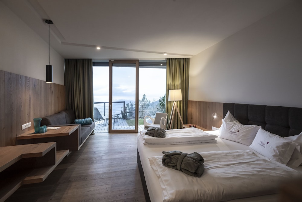 Exclusive Suite, 1 King Bed, Terrace, Slope Side