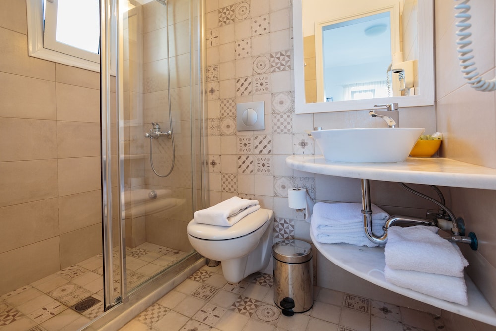 Triple Room, Sea View - Photo 3