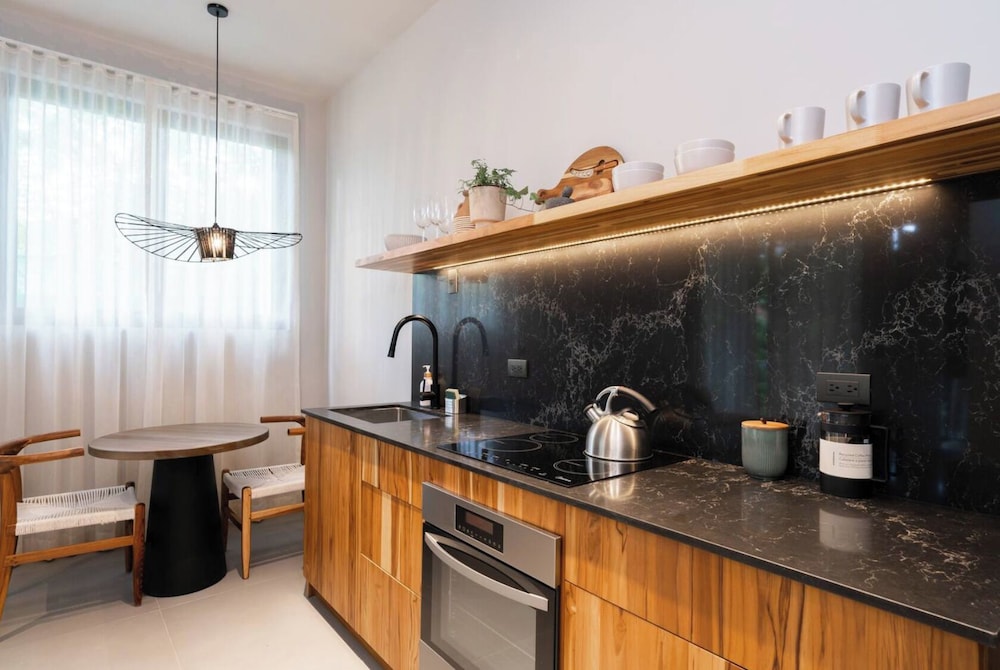 Nala Luxury Living - One bedroom suite #7 photo 2