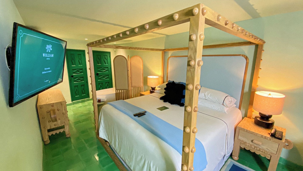 Superior Suite, Bathtub