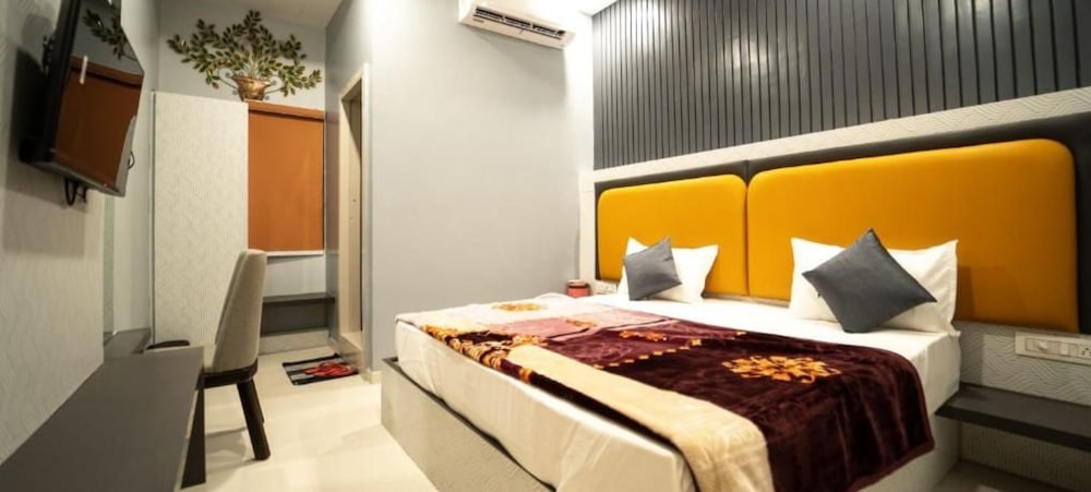 Deluxe Quadruple Room, City View