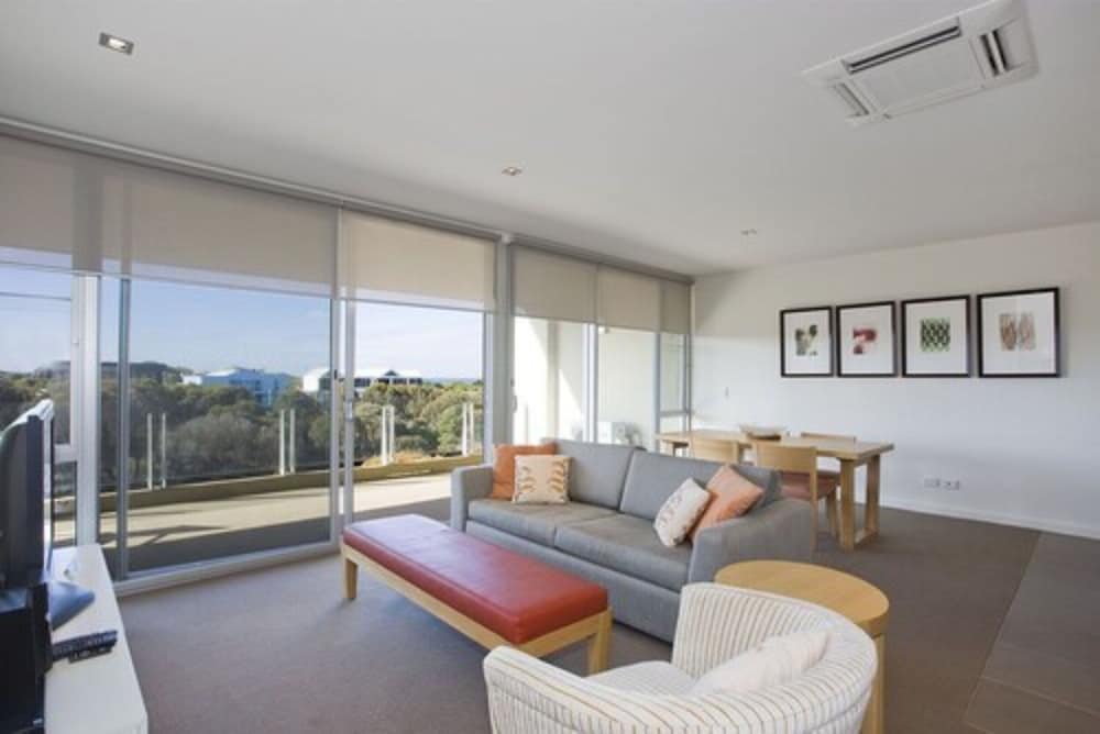 Deluxe One Bedroom Apartment - Resort View - Photo 4