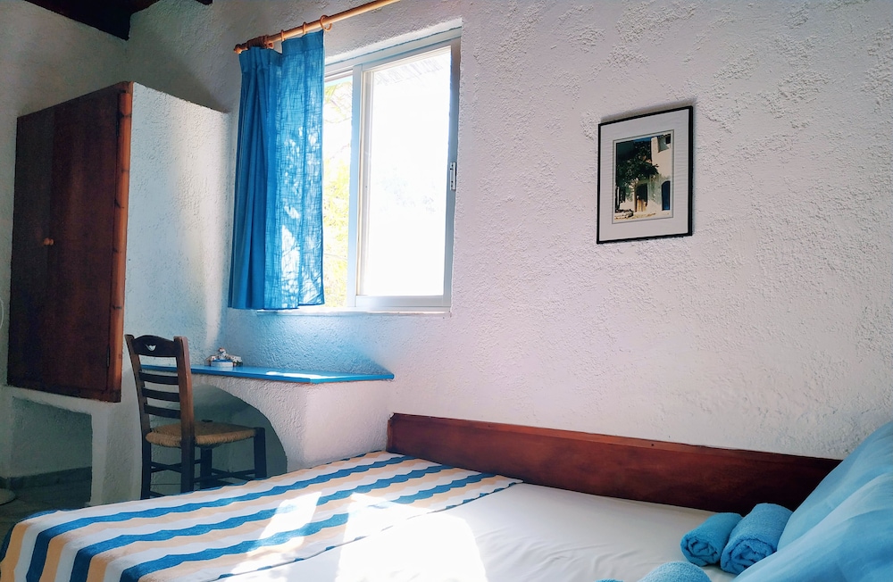 Standard Single Room, 1 Double Bed, Patio, Garden View photo 3