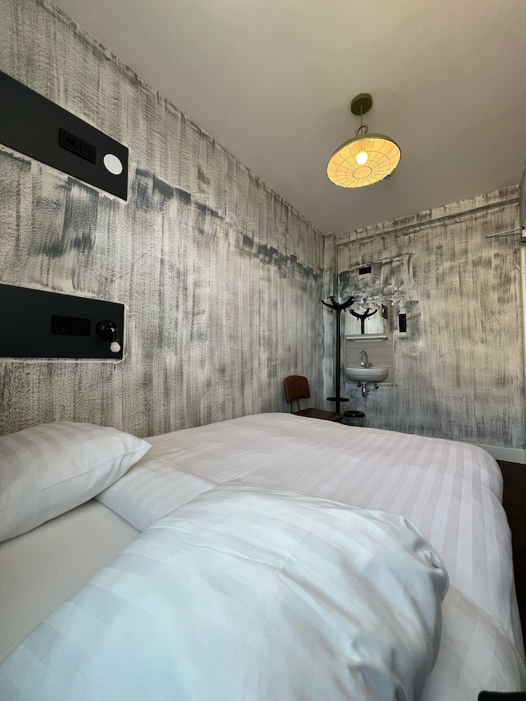 Basic Double Room photo 3