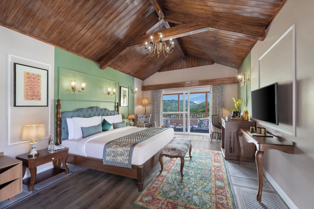 Club Room with Private Balcony - Photo 1