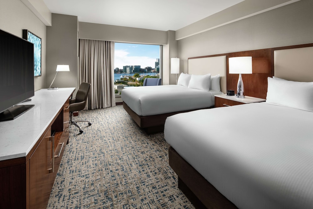 Room, 2 Queen Beds, City View