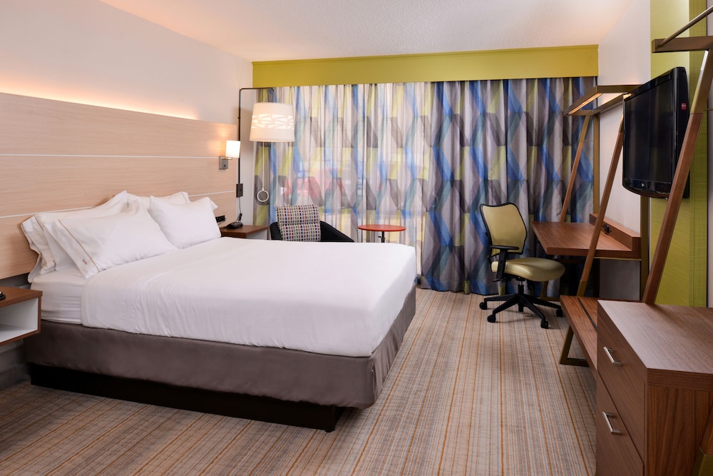 Standard Room, 1 Queen Bed, Accessible (Mobility, Accessible Tub) - Photo 2