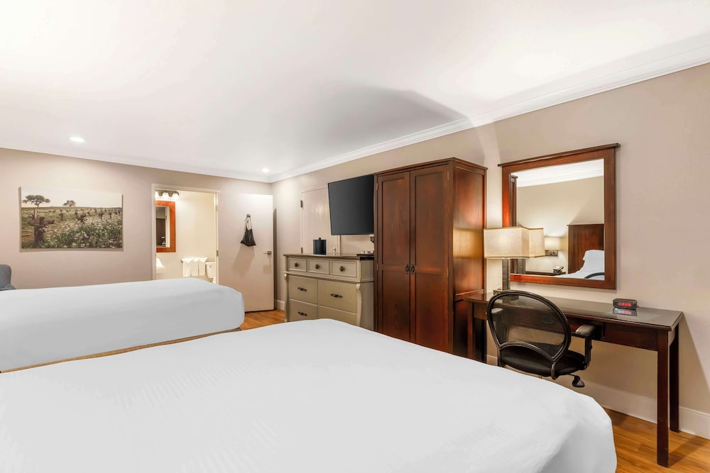 Standard Room, 2 Queen Beds, Accessible, Non Smoking - Photo 3