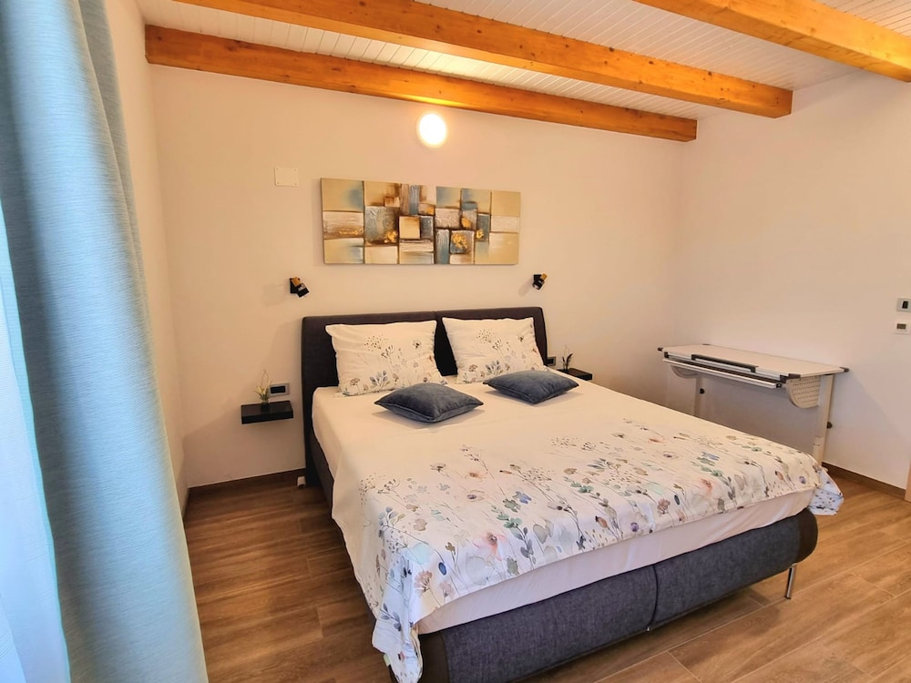 Villa photo 2