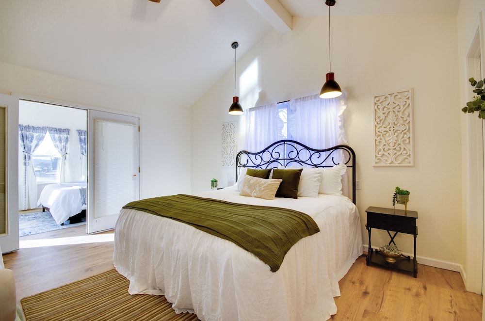 House (4 Bedrooms) photo 2