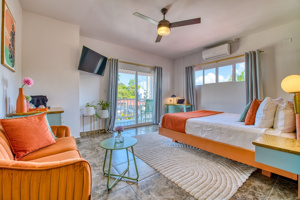 Street view queen suite photo 1
