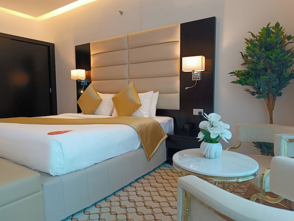 Deluxe King Room photo 2