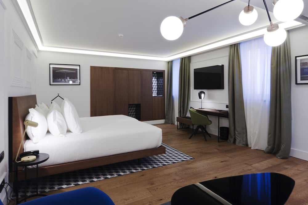 Premium Room, Courtyard View - Photo 3