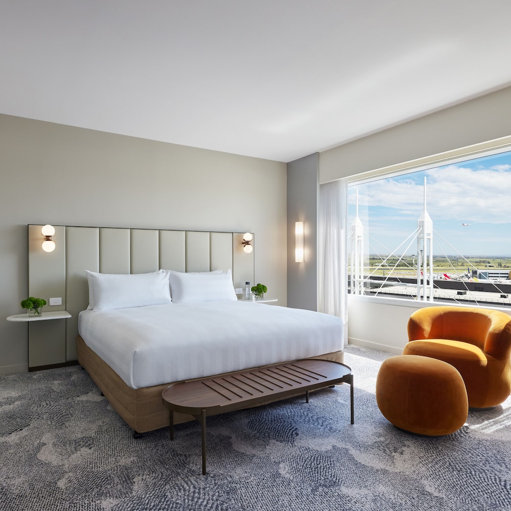 Spa Suite - Runway View - Photo 4