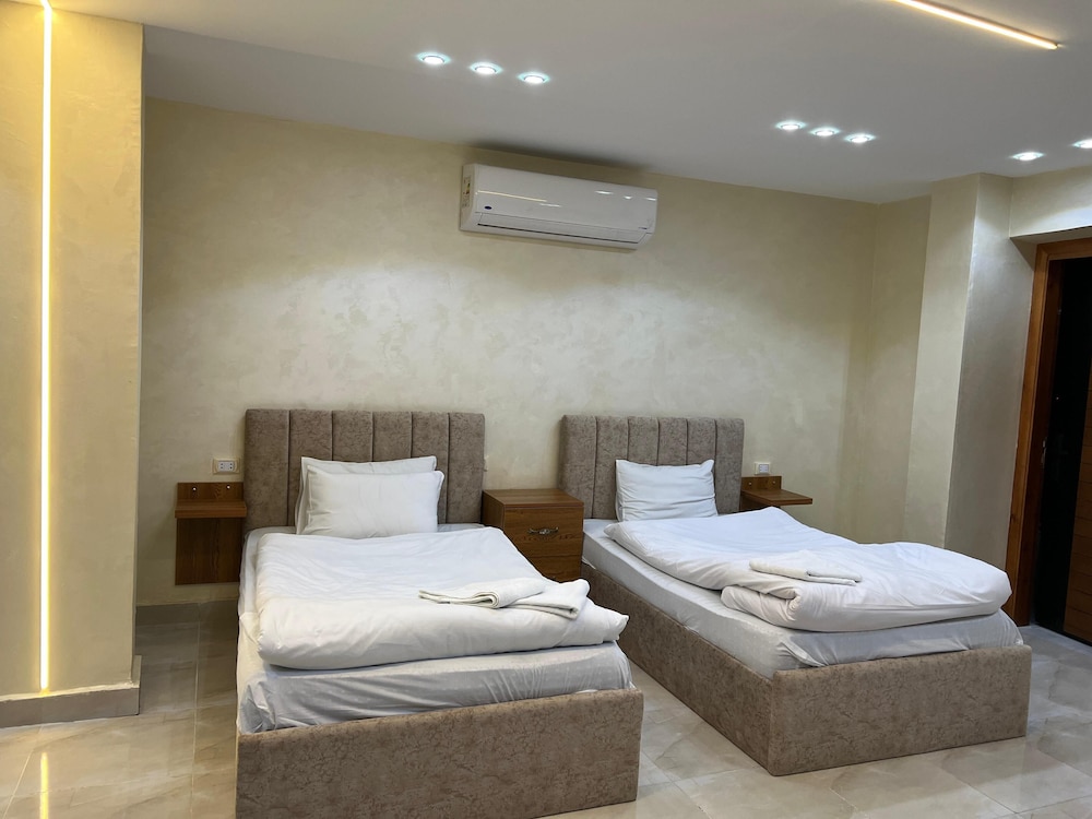 Family Room - Photo 2