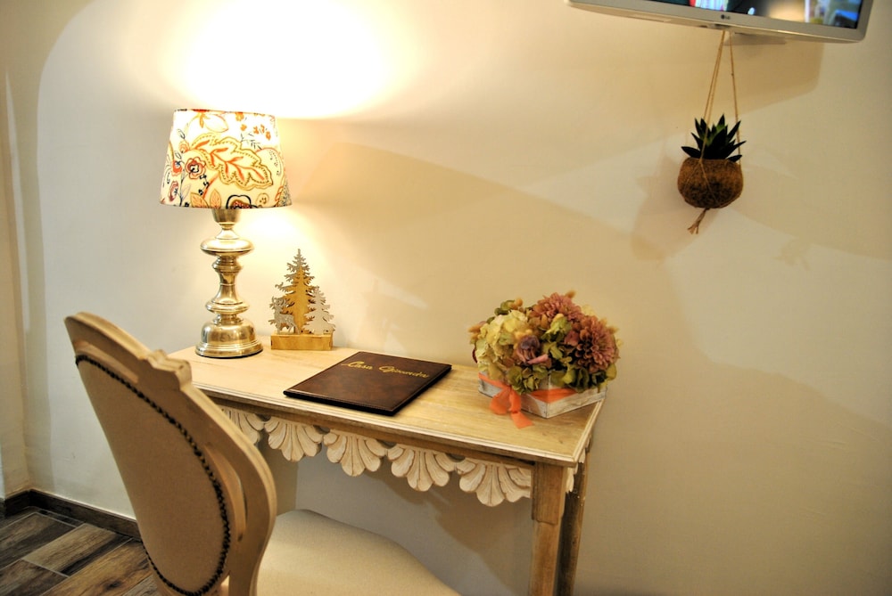 Comfort Room, Ensuite, Courtyard View photo 3