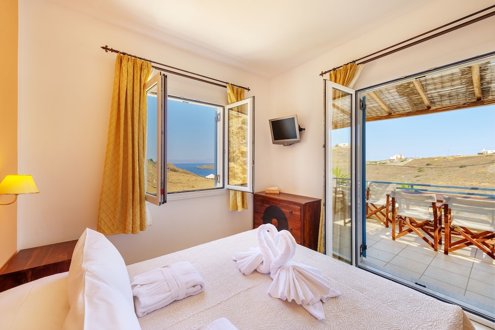 Deluxe Suite, Sea View photo 2