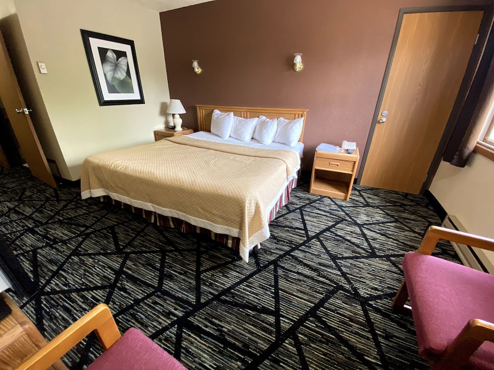 Standard Room, 1 Queen Bed photo 2