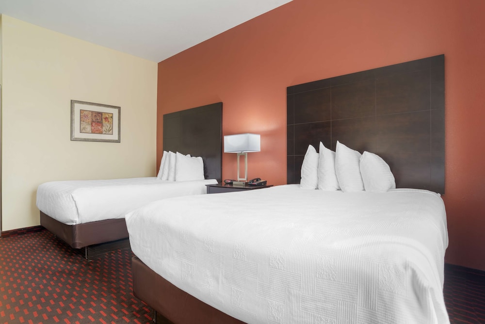 Standard Room, 2 Queen Beds, Non Smoking, Refrigerator & Microwave - Photo 3