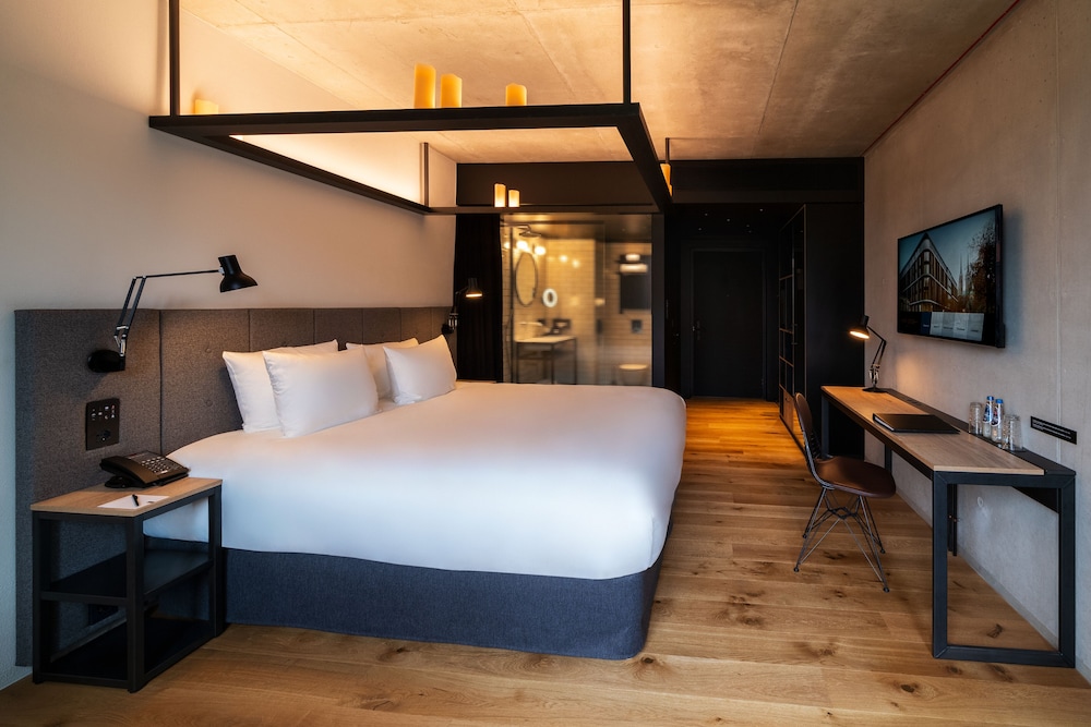 Superior Room, 1 King Bed - Photo 2