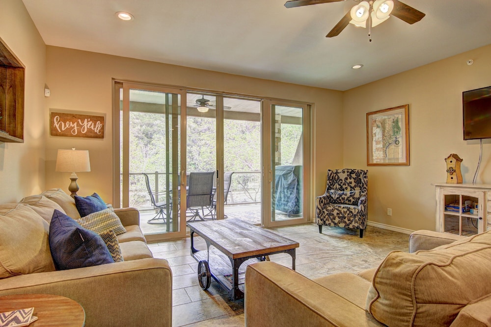 Condo, 2 Bedrooms