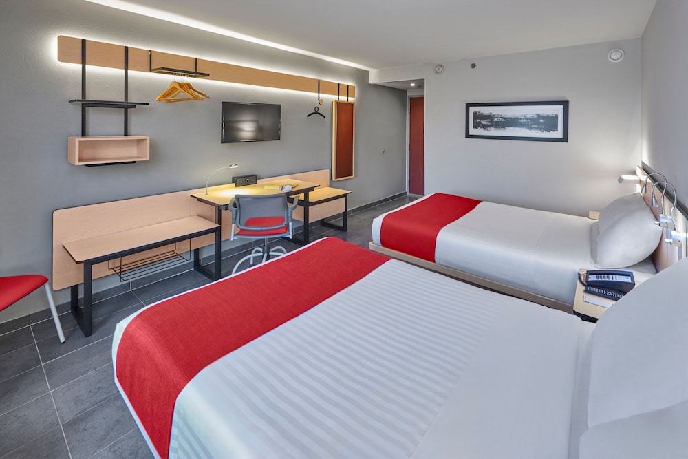 Room, 2 Double Beds - Photo 2