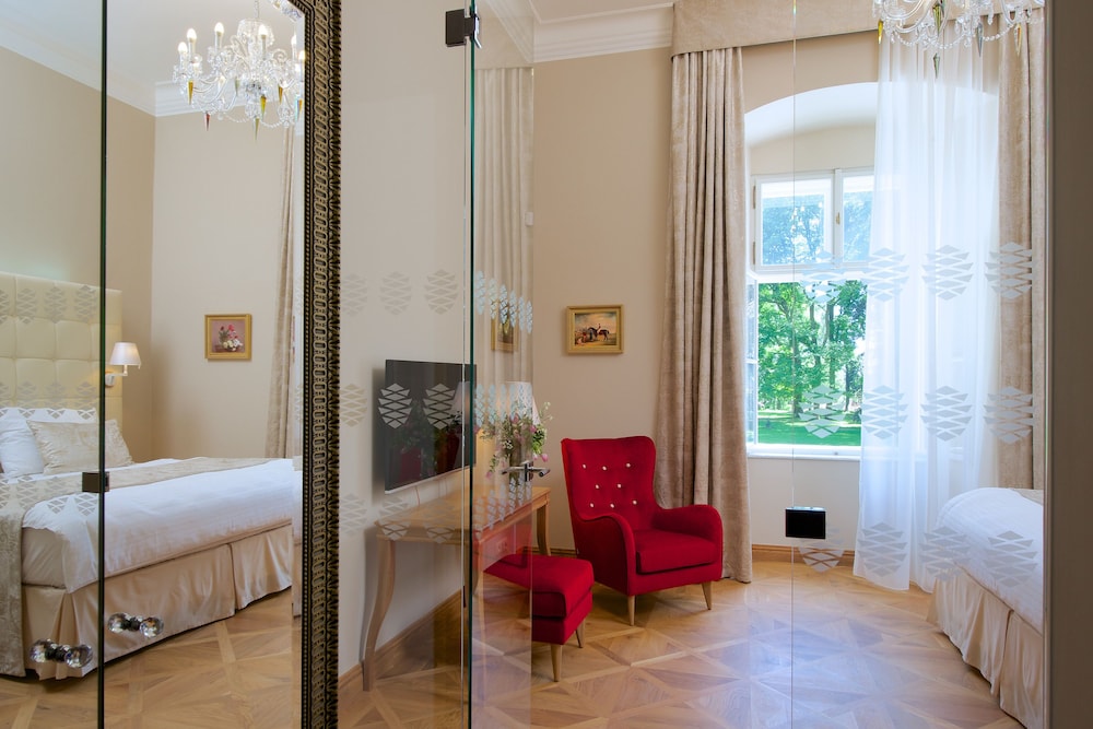 Deluxe Double Room (extra bed, park view, 1st floor ) photo 2