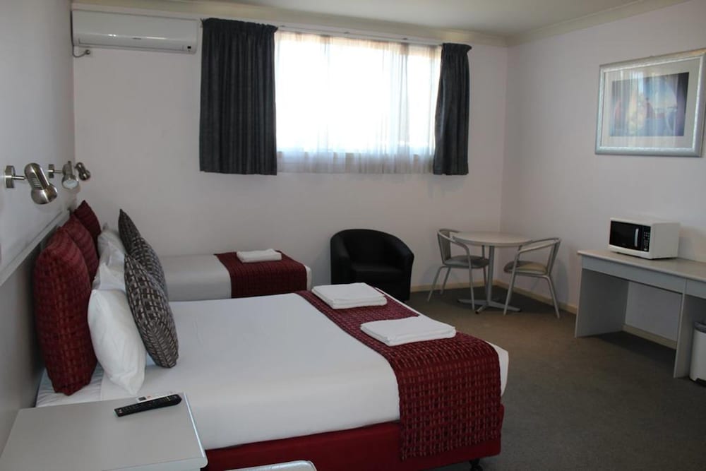 Standard Twin Room - Photo 3