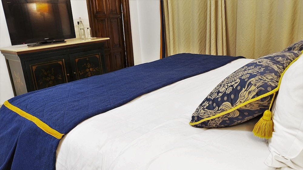 Standard Double or Twin Room, 1 Double or 2 Twin Beds, Private Bathroom - Photo 3