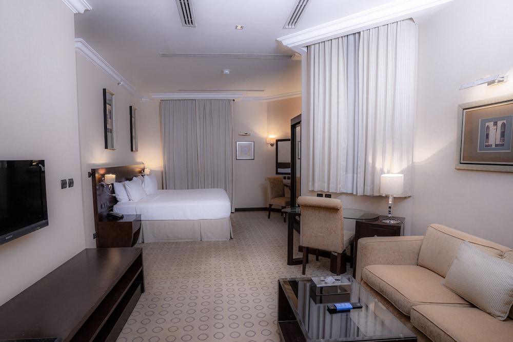 Deluxe Room, 1 King Bed - Photo 1