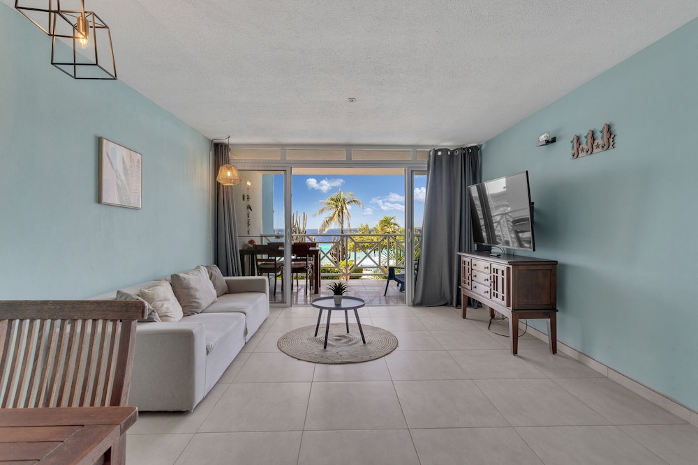 Panoramic Apartment, 1 King Bed, Sea View photo 1