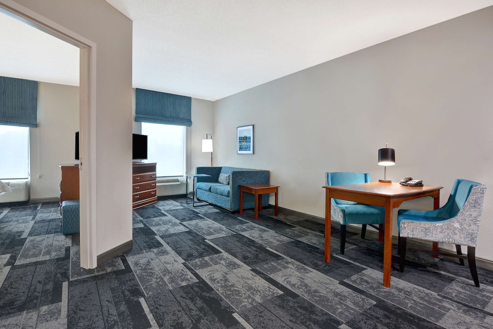 Suite, 1 King Bed, Non Smoking - Photo 3