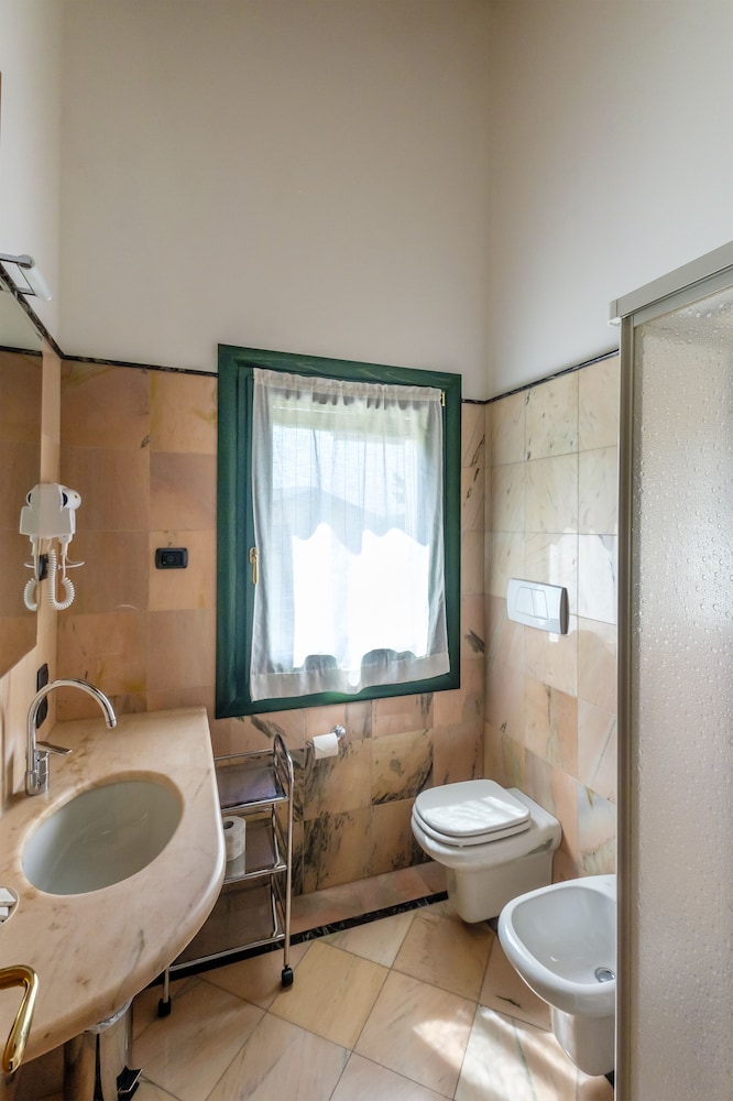 Double or Twin Room photo 3
