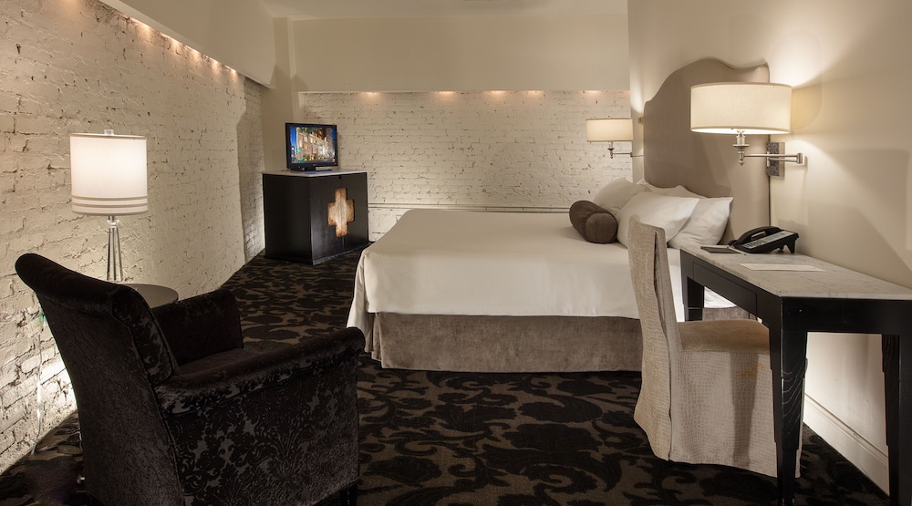Basic Room, 1 Queen Bed, No Windows (Rockstar Room (RSR)) - Photo 1