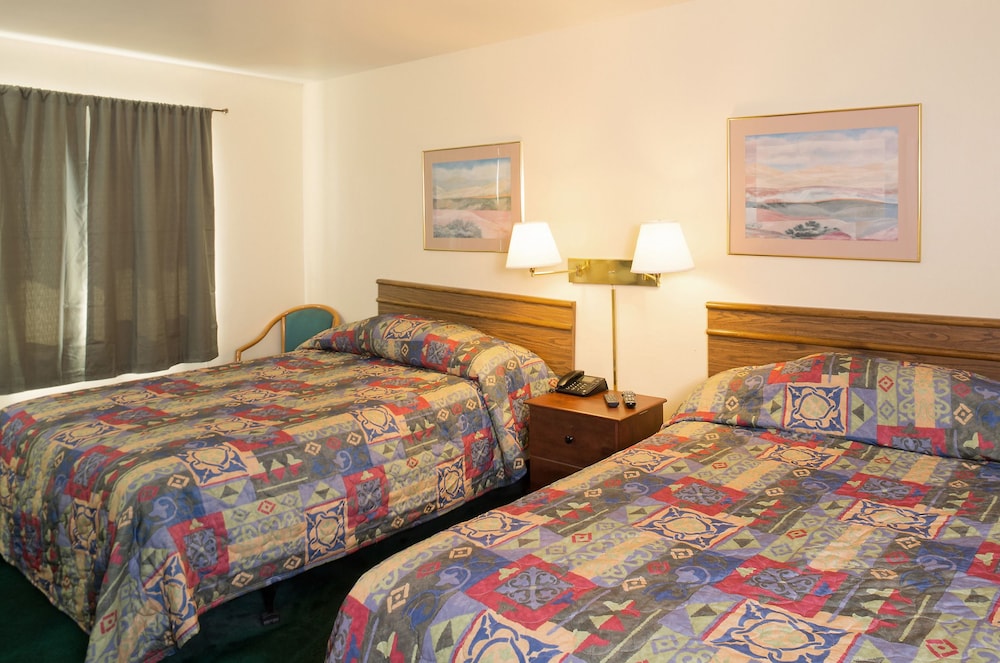 Standard Room, 2 Queen Beds photo 1